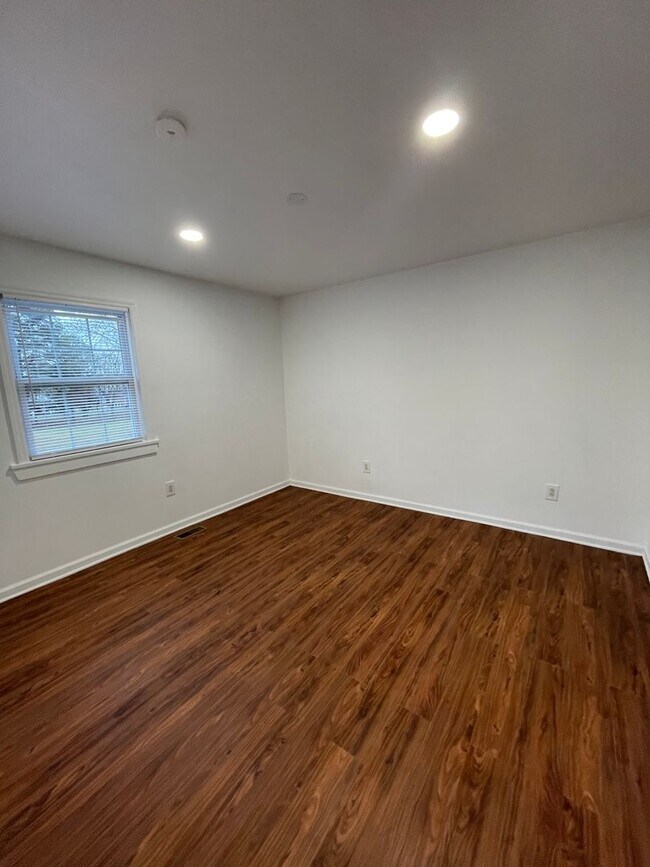 Building Photo - Adorable Chickamauga House