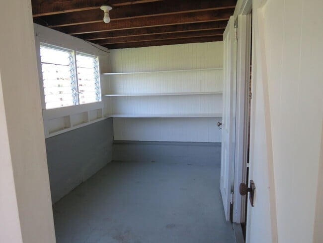 Building Photo - 18 Lono St