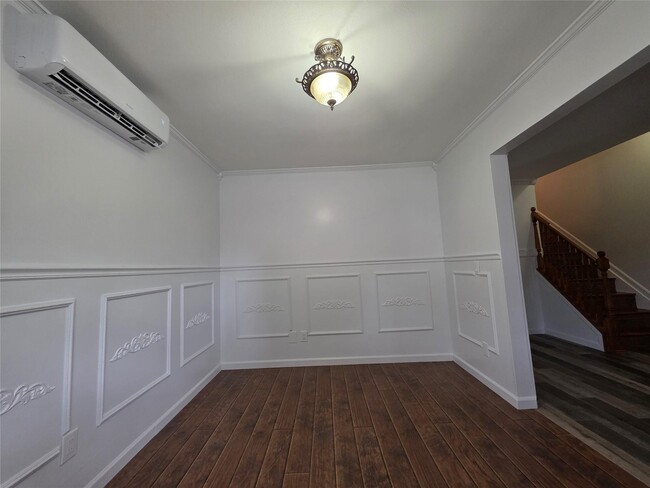 Building Photo - 125 White Plains Rd
