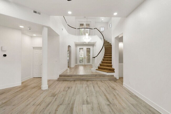 Building Photo - 5 Bedroom Pool Home Located In Summerlin G...