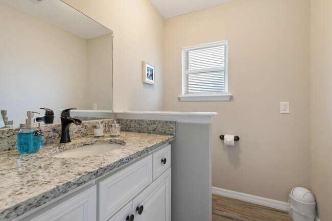 Building Photo - 3030 Amelia Rd