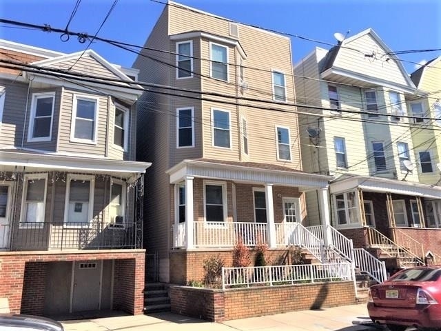 Building Photo - 127 W 19th St