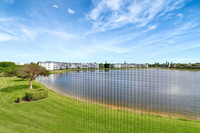 Building Photo - 3031 Cornwall B