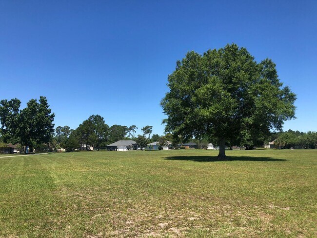 Building Photo - LARGE AND SPACIOUS 4/3 HOME IN EAST ORLANDO WEDGEFIED COMMUNITY