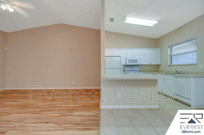 Building Photo - 27 Raintree Pl