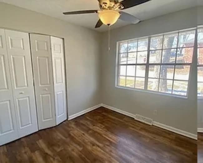 Building Photo - 3 Bedroom in Frankfort with Shed!