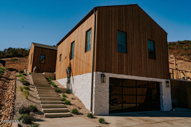 Building Photo - 385 S Skyline Dr