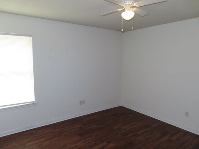 Building Photo - 4115 McFarland Dr