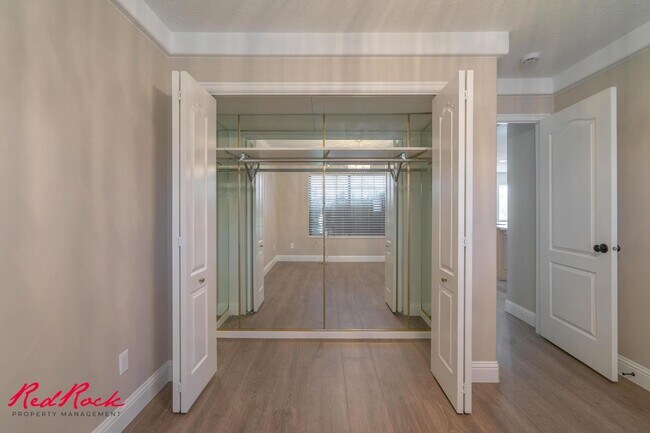 Building Photo - Spacious 6 Bedroom Home with a Balcony!