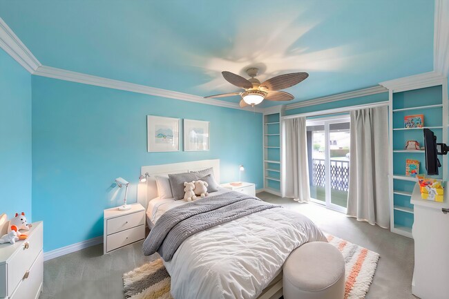 Building Photo - 4 bed 3 bath POOL on HUGE Lot!