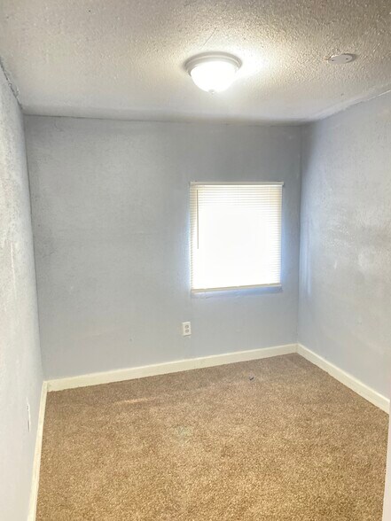Building Photo - 2553 Martha St