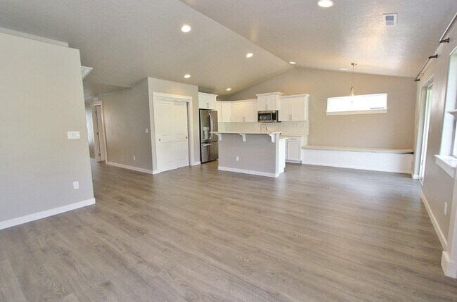 Building Photo - 10510 W Daylily Ave