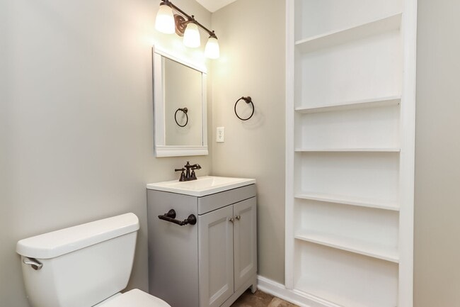 Building Photo - 531 Ashwood Dr