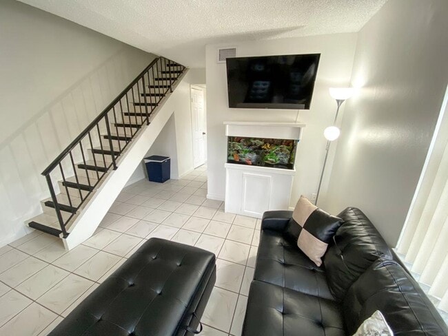 Building Photo - 2221 W 52nd St