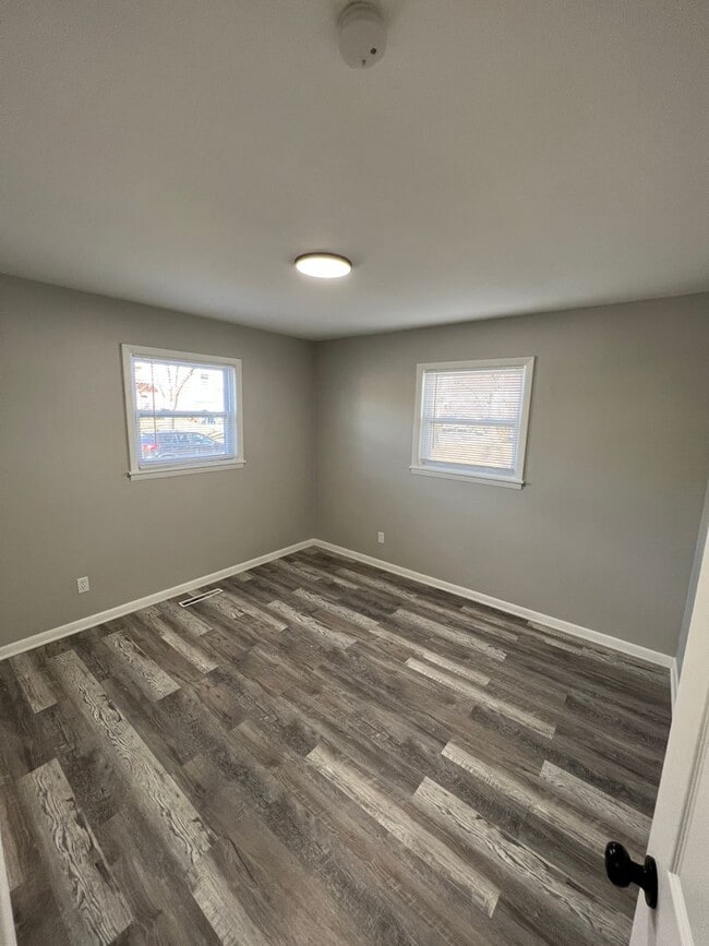 Building Photo - 3 Bedroom Beautifully updated Ranch