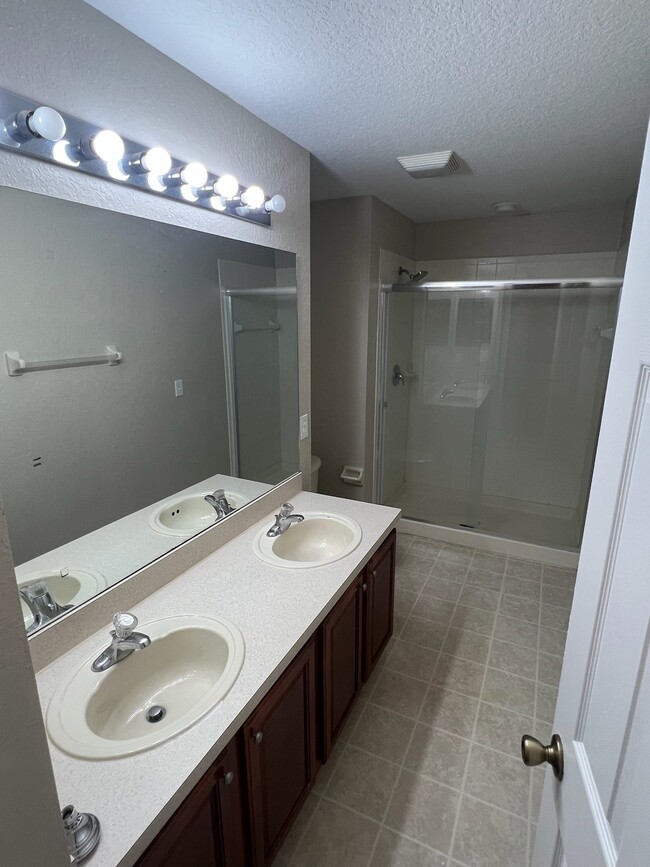 Building Photo - 13926 Dove Wing Ct