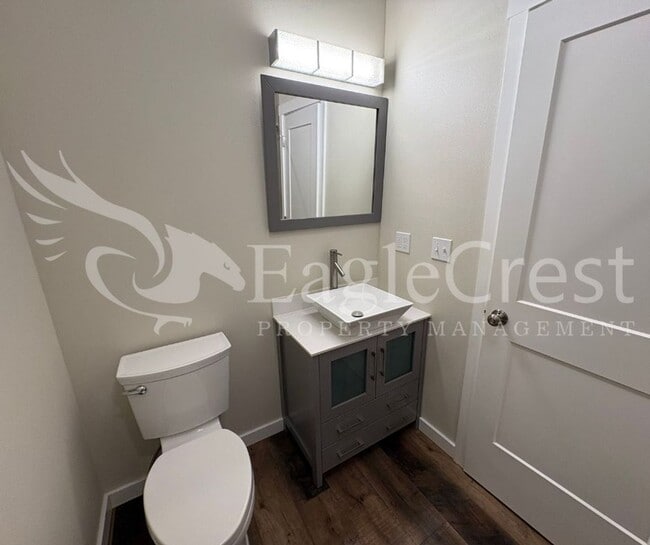 Building Photo - Three Bedroom, Two Bathroom Home in Eastgate