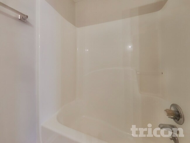 Building Photo - 14 Iron Spot Cir