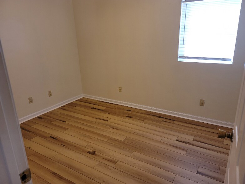 Building Photo - 346 Railroad Ave