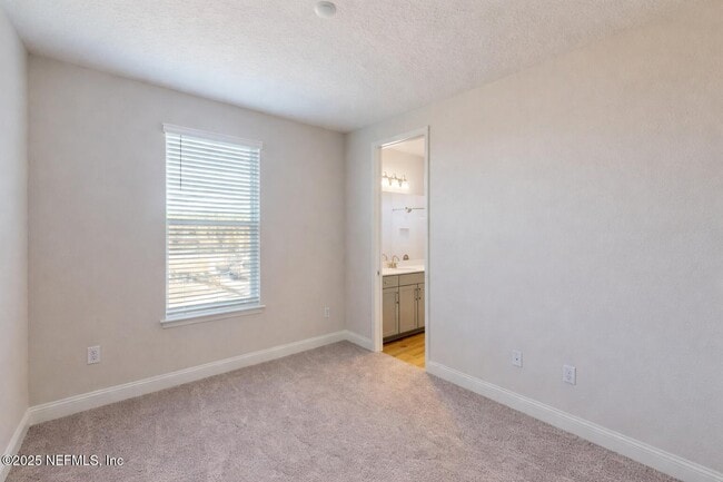 Building Photo - 19 Spinney Ln