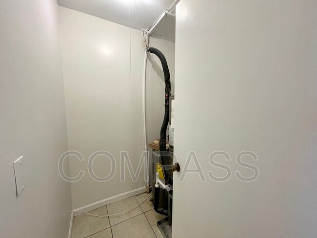 Building Photo - 9101 W Hillsborough Ave