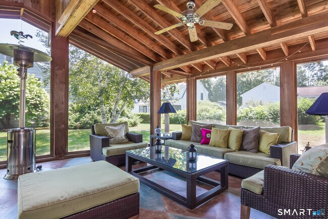 Building Photo - 116 Overshore Dr E