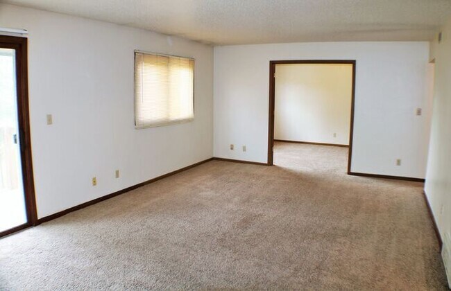 Building Photo - $1,100 | 2 Bedroom, 1 Bathroom CONDO | CAT Friendly* | Available for Immediate Move In!