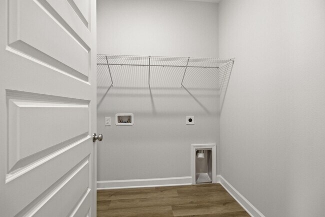 Building Photo - New 4 Bedroom in CRESTVIEW!!