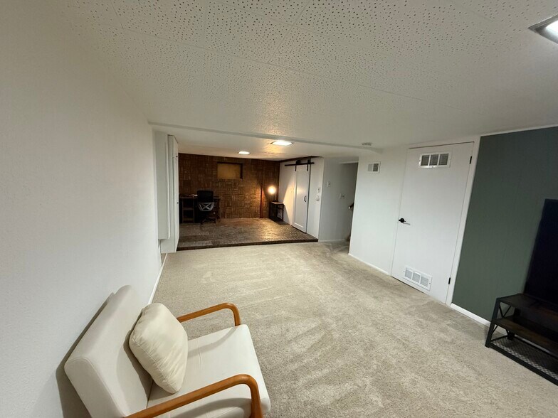 Building Photo - 6675 Fenton St