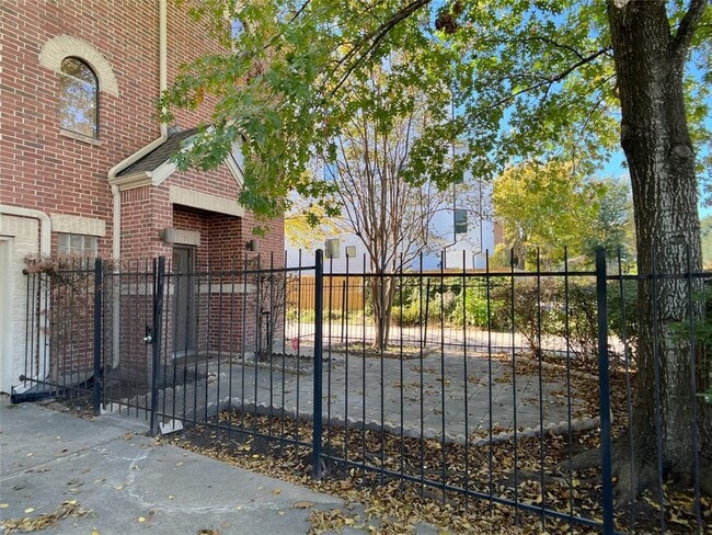 Building Photo - 5899 Fairdale Ln