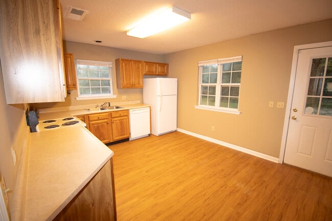 Building Photo - 1610 Drayton Ln