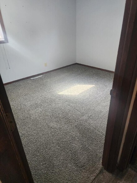 Building Photo - 1765 Valley Dr