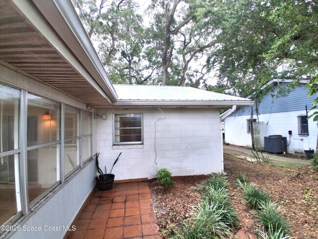 Building Photo - 18 Forrell Ave