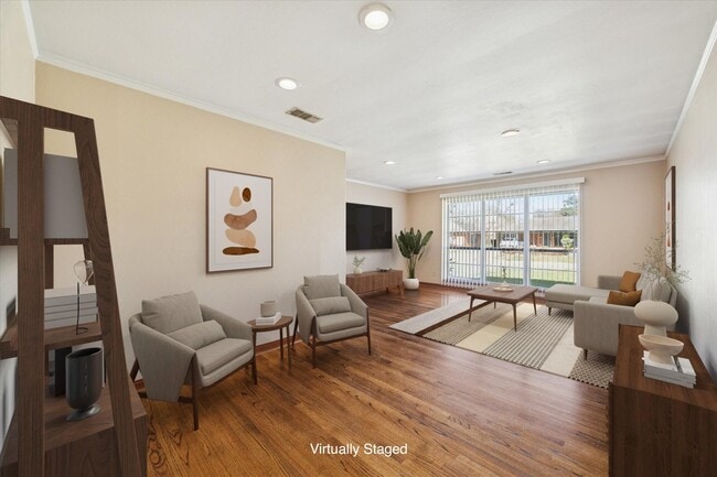 Building Photo - 2115 Gardenia Dr