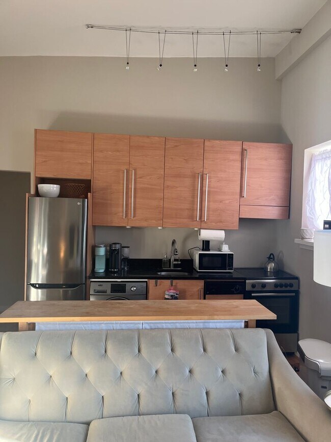 Building Photo - Bright 1BR in Bloomingdale – $1,800/mo | P...