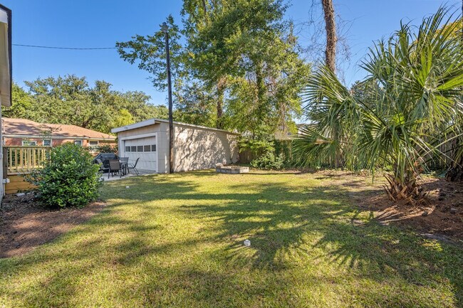 Building Photo - 220 Cleland St