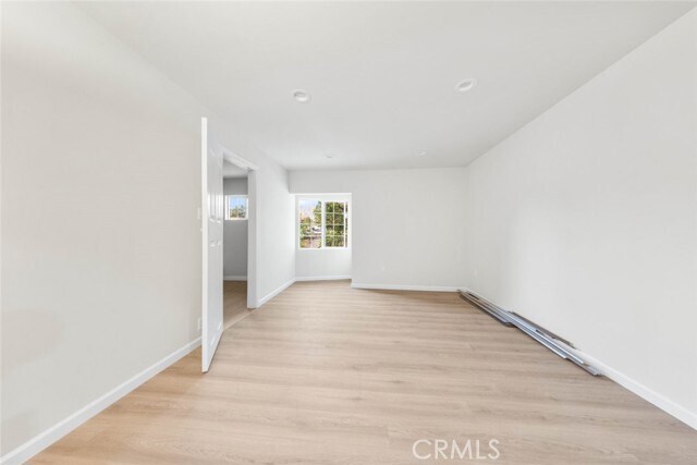 Building Photo - 10554 Plainview Ave