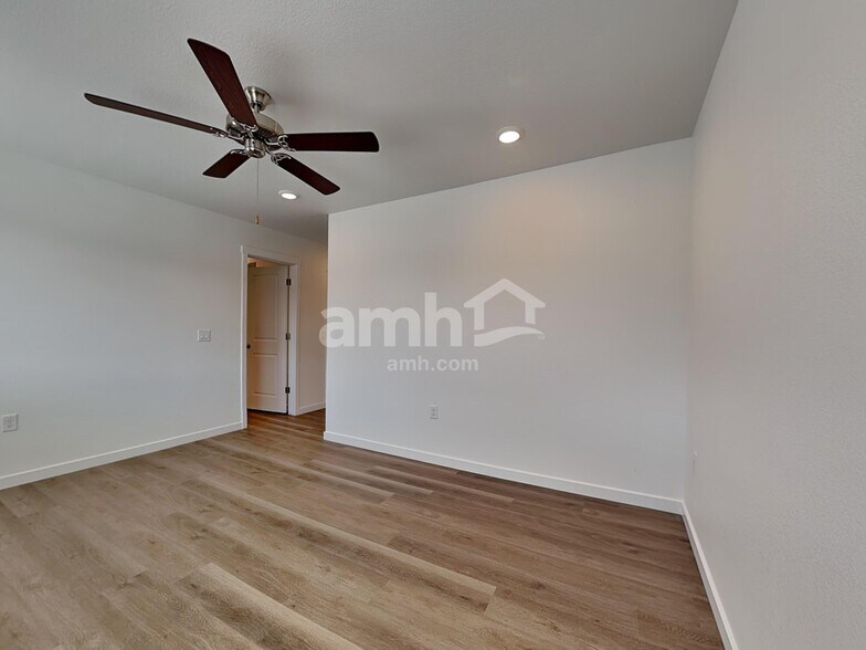 Building Photo - 26146 E Calhoun Pl