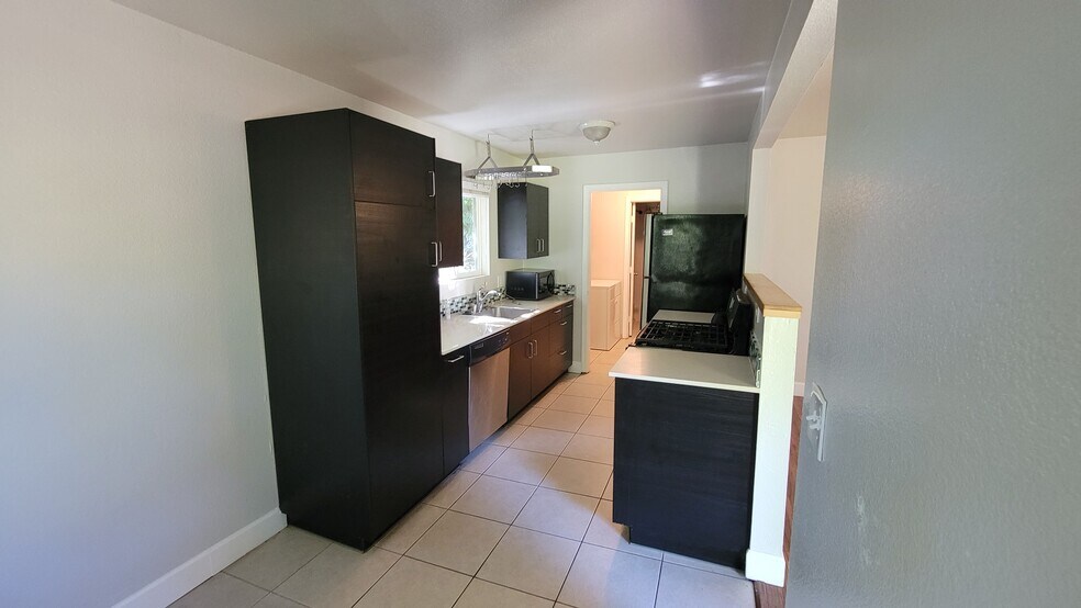 Building Photo - 3116 San Carlos Way