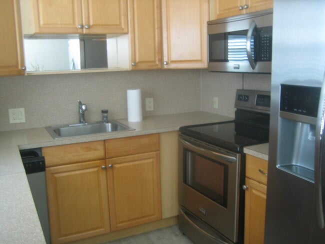 Building Photo - 340 Mansfield Dr