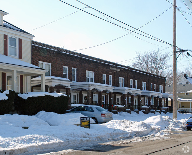 Building Photo - 1143 W 5th St