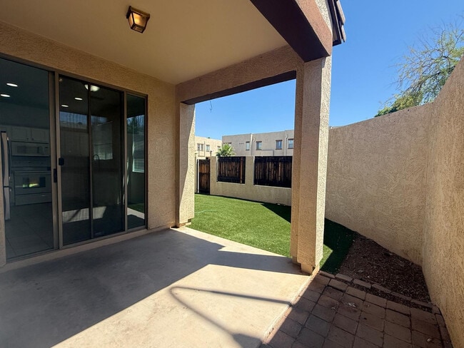 Building Photo - 1883 E Don Carlos