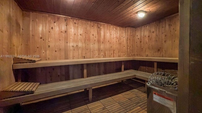 Building Photo - 100 Bayview Dr