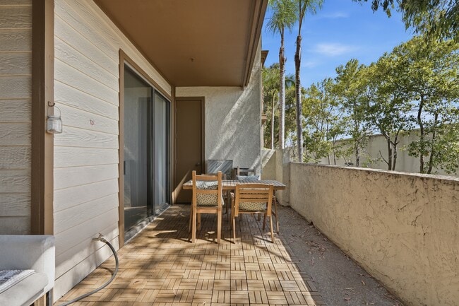 Building Photo - 2559 Plaza del Amo