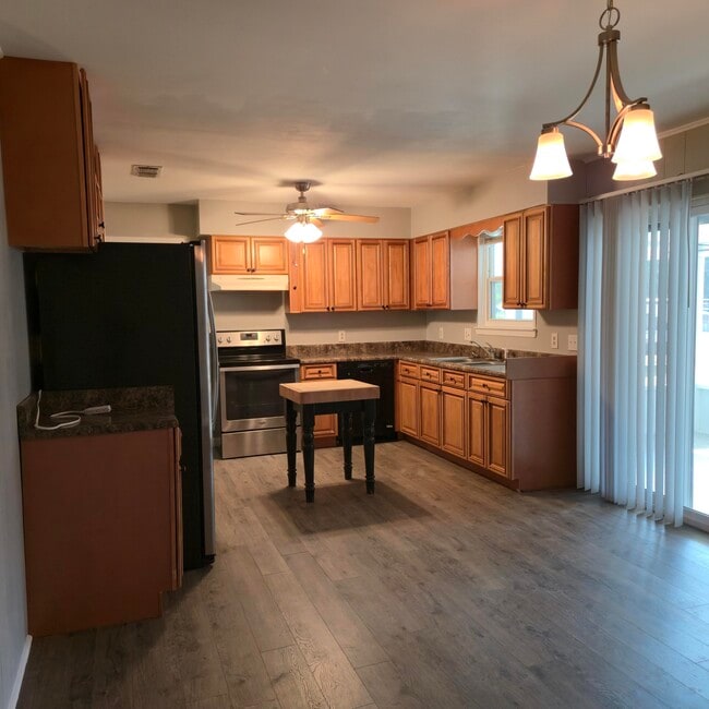 Building Photo - 75 7th St