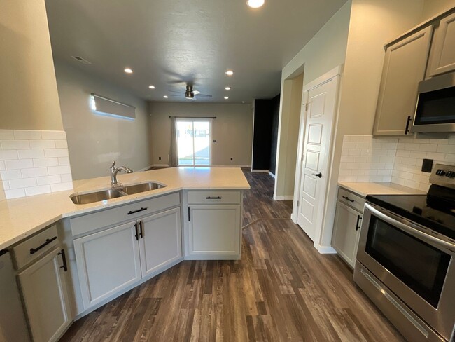 Building Photo - Newly Built 3 Bedroom Home w/ Hardwood Flo...