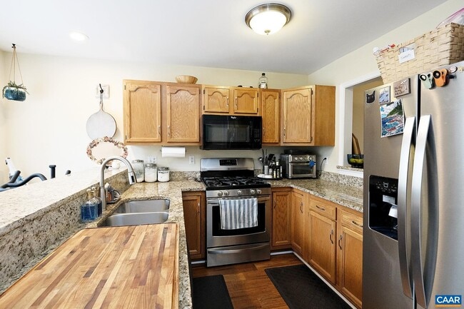 Building Photo - 206 Buttercup Ln