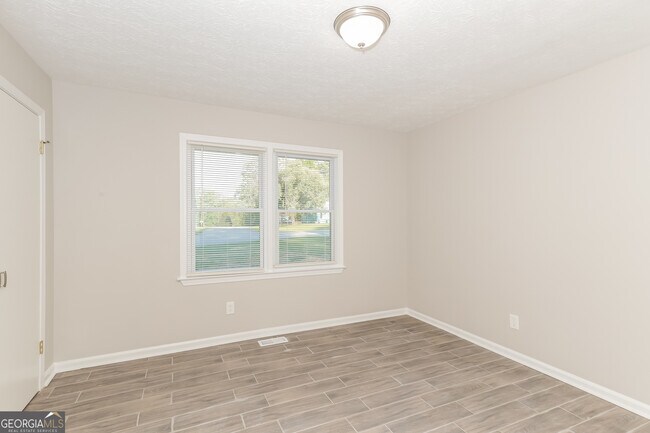 Building Photo - 246 Timber Lake Cir