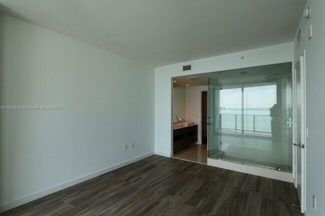 Building Photo - 460 NE 28th St