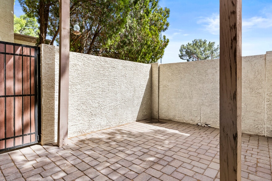 Building Photo - 6007 N 79th Street
